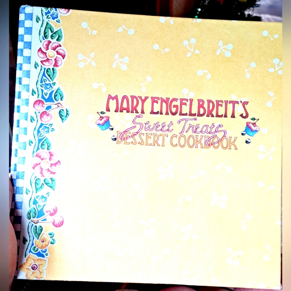 Vintage Mary Engelbreits Sweet Treat Dessert Cookbook 1999